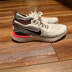 Women’s size 10 Nike tennis shoes